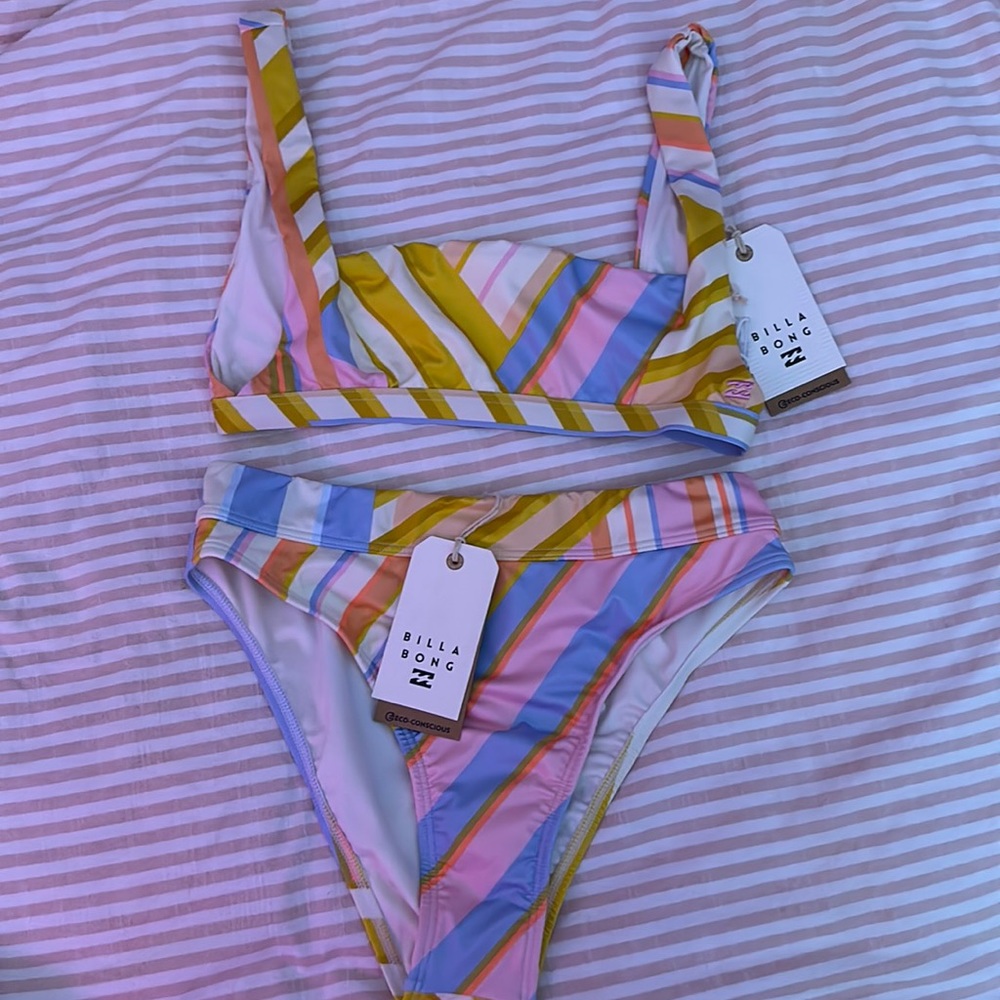 ⭐️BILLABONG STRIPPED SWIMSUIT⭐️
